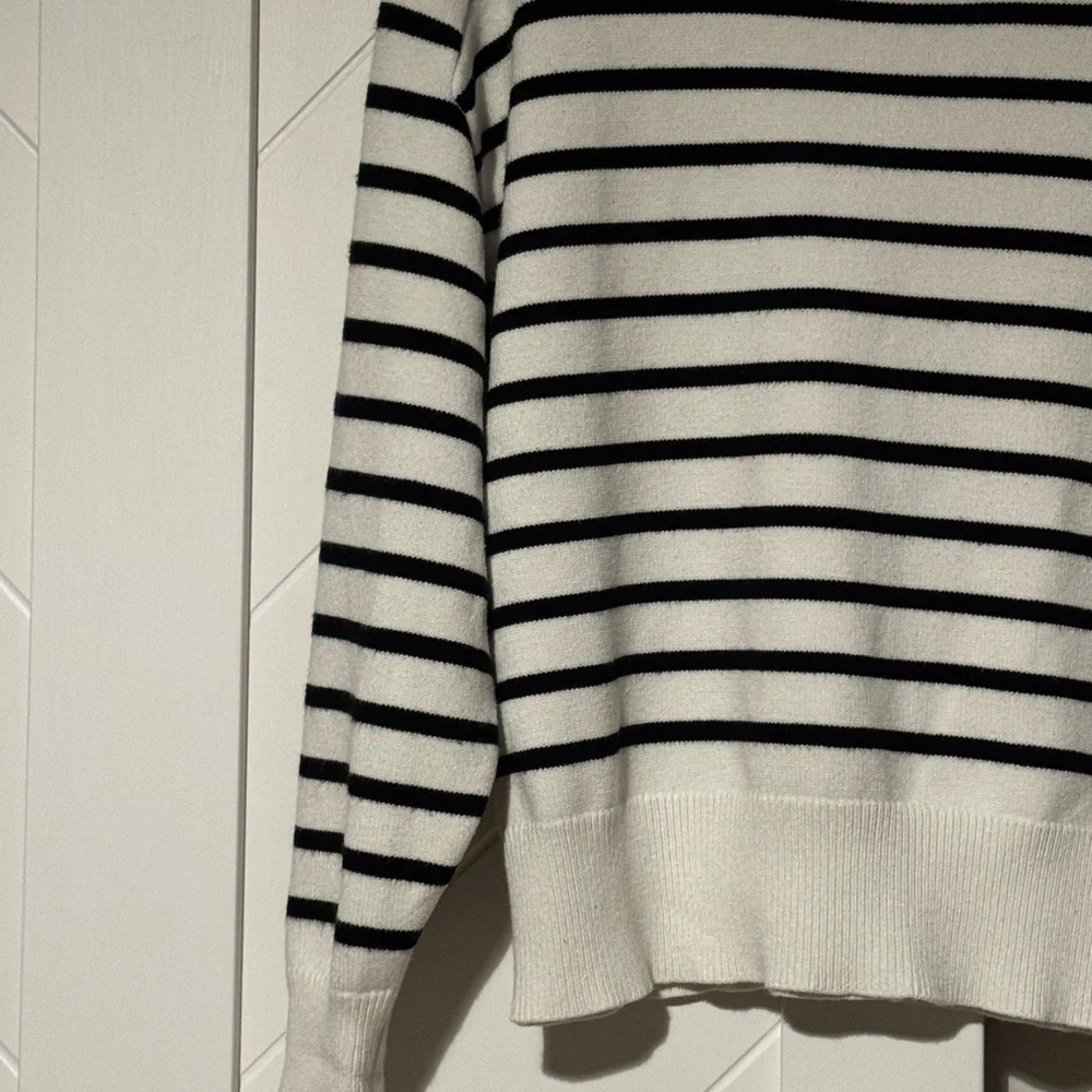 Truth by Republic Striped Knit Sweater Black White  Small - Picture 4 of 7